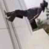 Criss Angel anda por una pared