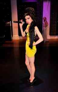amy winehouse estatua