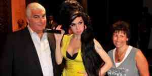 amy winehouse estatua 01
