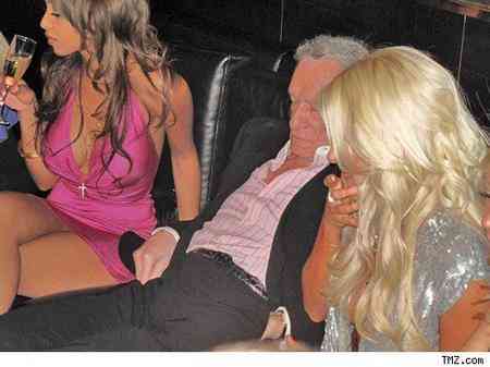 Hugh Hefner se duerme en su 83 cumpleaños 1 img138