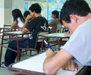 jovenes estudiando