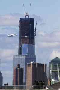 imagesshuttle over NYC thumb