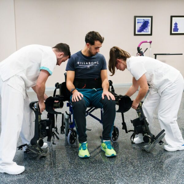 "En neurorrehabilitación robótica trabajamos pensando en la vida real del paciente: que pueda moverse por casa con seguridad y reducir el riesgo de caídas", explica Sara García Delgado