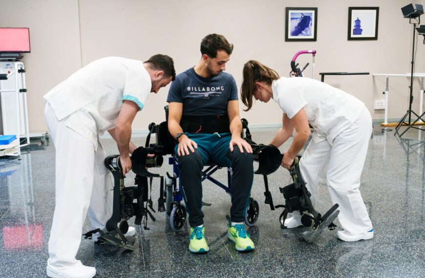 Nueva portada 6 "En neurorrehabilitación robótica trabajamos pensando en la vida real del paciente: que pueda moverse por casa con seguridad y reducir el riesgo de caídas", explica Sara García Delgado