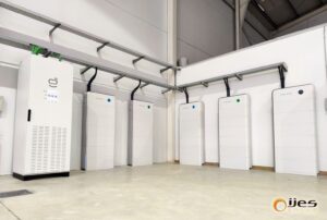 Ijes Solar garantiza el suministro eléctrico ininterrumpido en la empresa Mundobarquillo con un backup solar sin corte de energía