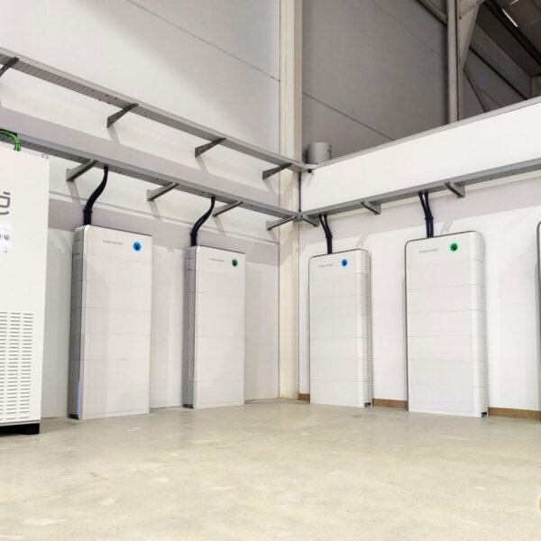 Ijes Solar garantiza el suministro eléctrico ininterrumpido en la empresa Mundobarquillo con un backup solar sin corte de energía