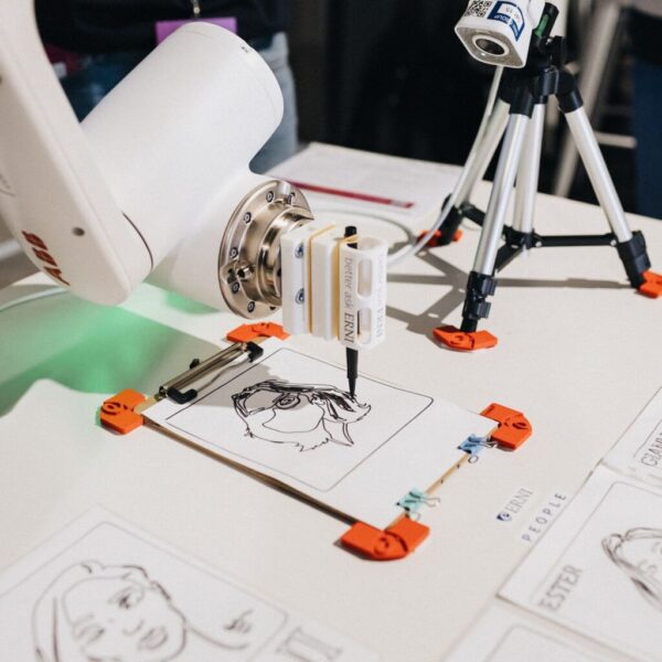 ERNI Presenta la Robótica con IA en el Talent Arena y Prevê 600.000 Nuevos Robots Industriales para 2026