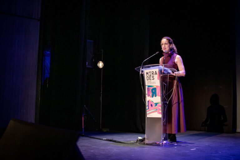 Profesionales de la Información: Pilares en un Mundo Transformado por la IA