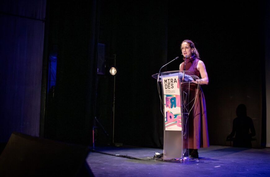 Profesionales de la Información: Pilares en un Mundo Transformado por la IA