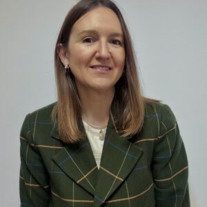 Sara Antunano Asume la Presidencia de AUSAPE para el Periodo