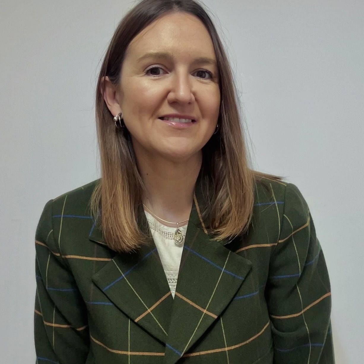 Sara Antuñano Asume la Presidencia de AUSAPE para el Periodo 2026-2027