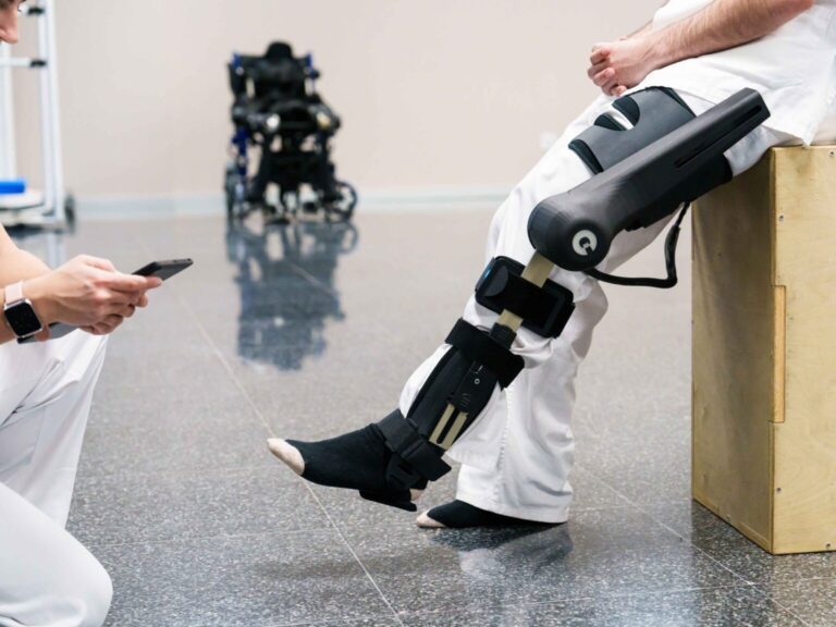 "La robótica aplicada a lesiones de rodilla y cadera permite recuperar la movilidad, la fuerza y el control motor con mayor precisión", Sara García Delgado