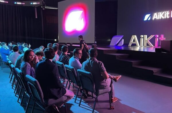 AiKit presenta su nueva categoría Software for AIs ante inversores y representantes del sector tecnológico