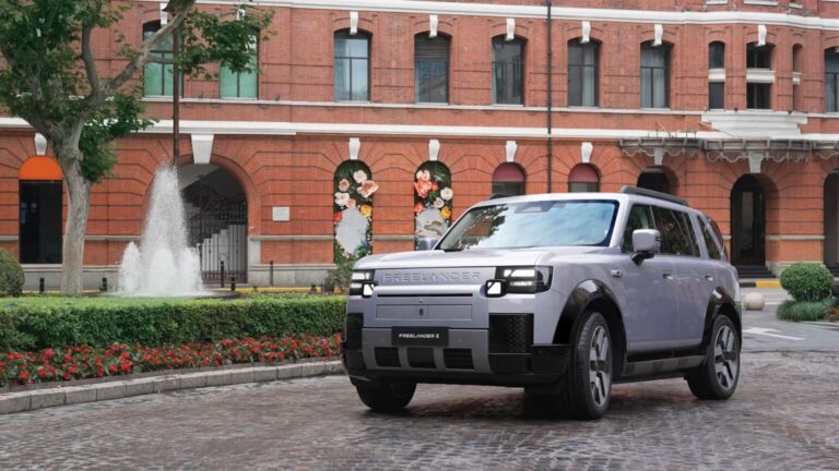 Nueva portada 14 Super Intelligent Valet Parking (SIVP): el FREELANDER 8 lleva el aparcamiento autónomo al día a día