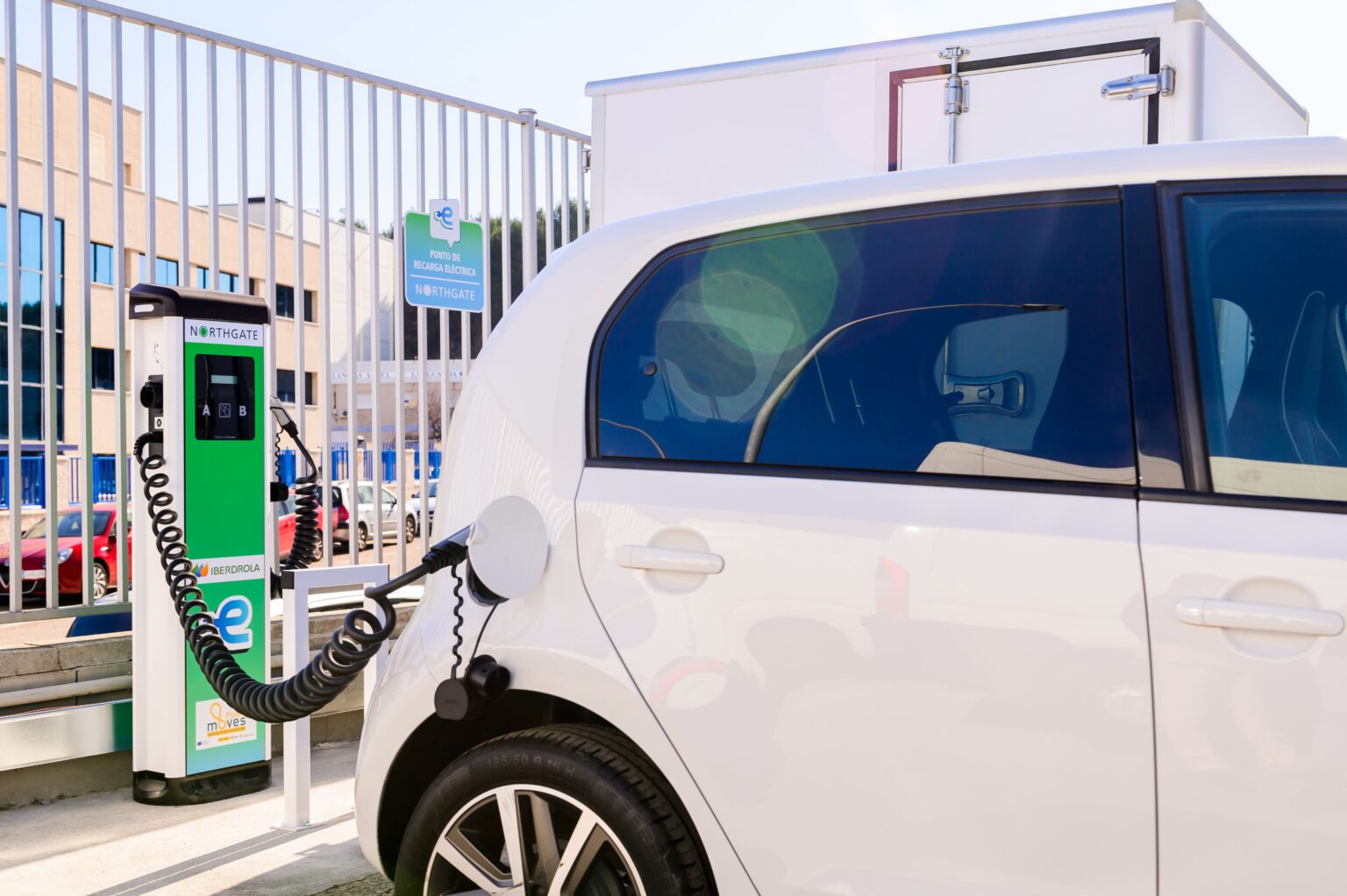 Nueva portada 1 El 41,4 % de los conductores se plantea pasarse a un vehículo eléctrico, según la última encuesta de movilidad de Northgate